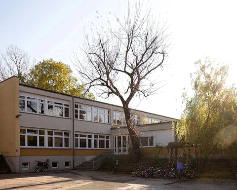 Ansicht vom Haus mit Eingang des Fröbel-Kindergartens Wiesenwunder in Leipzig